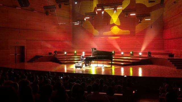 The Beatles - Here Comes The Sun (Peter Bence Piano Cover) смотреть онлайн