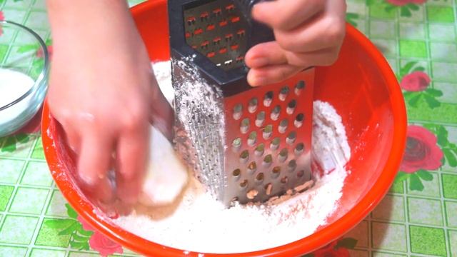 Если у вас есть лишние мандарины, то не спешите их выбрасывать! Новый ЗНАМЕНИТЫЙ пирог из мандарино смотреть онлайн