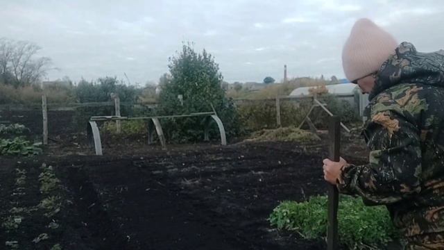 В Зауралье пора сажать озимый чеснок! Погода не радует, холодно ! смотреть онлайн