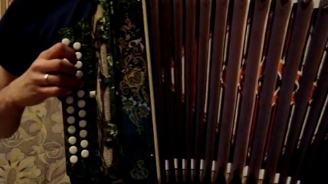 Игра на гармони. А я иду шагаю по Москве! смотреть онлайн