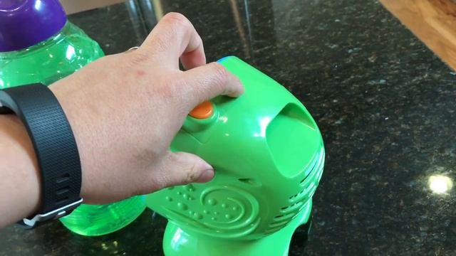 Kids toy BUBBLE BLOWOUT PARTY MACHINE REVIEW! (AMAZON BEST SELLER) смотреть онлайн