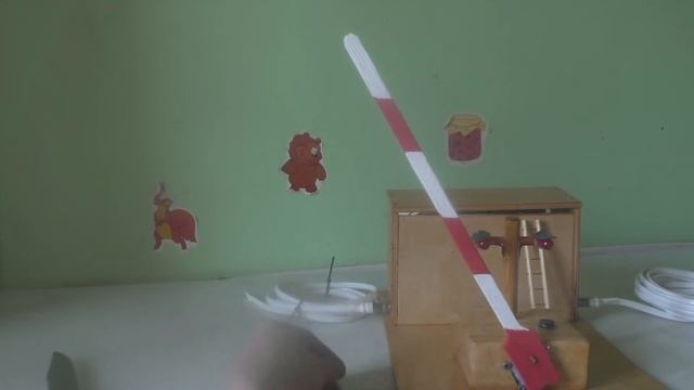 детский железнодорожный шлагбаум на Atmega8