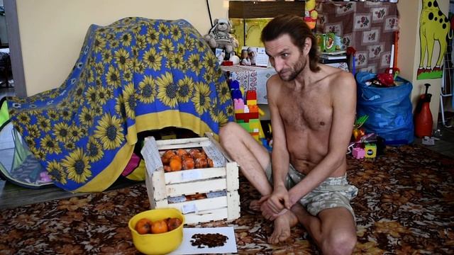 Что едят фруктоеды зимой.) смотреть онлайн