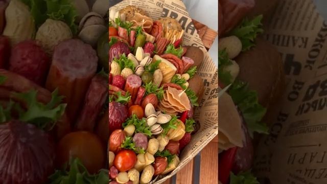Что подарить деду? Мужской букет из колбас, сыров Своими руками. Состав букета в описании к видео смотреть онлайн