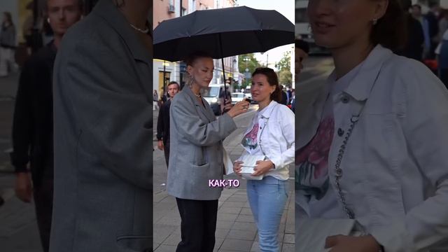 Дождь не помеха для рубрики «Что в сумочке?»