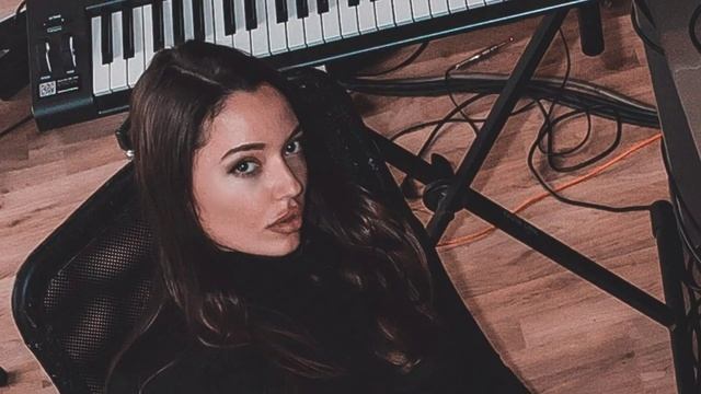 Biography of DJ Mari Ferrari. смотреть онлайн