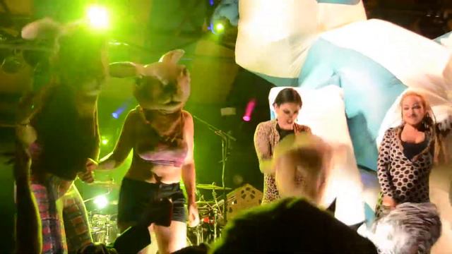 ZOE JAKES SEXUAL ASSAULT OF A TEDDY BEAR HEAD -Beats Antique @ Shakori Hills Grassroots Fall 2017 смотреть онлайн