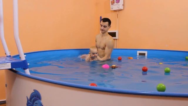 Грудничковое плавание - наш визит в бассейн смотреть онлайн