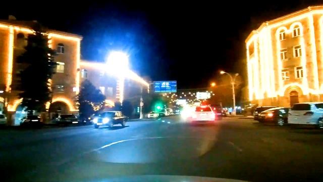 Gisherain Vanadzor / Ночной Ванадзор. По проспекту от универмага до площади.