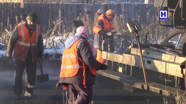 Асфальт укладывают в снег! смотреть онлайн