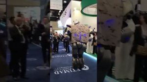 Робот на выставке в Дубаи ОАЭ.