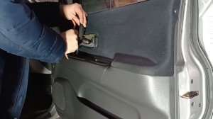 Как снять переднюю правую дверную карту Mitsubishi Pajero Sport 1 #RAZNOBOY #MPS1 #какснять