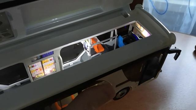 Автобус Panda Bus от Deepblue Technology/ Обзор модели 1:43