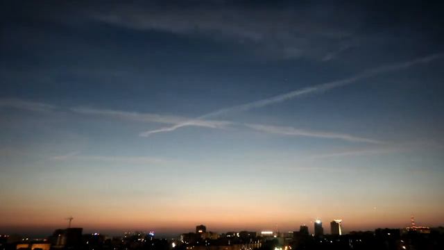 Следы от самолётов и восход Венеры в Самаре 12.07.2022 смотреть онлайн