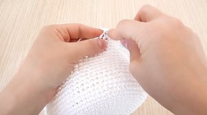 Бейсболка из рафии c ушками крючком/Raffia cap with ears