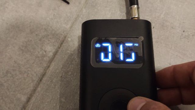 TEST COMPRESSEUR PORTABLE XIAOMI / MI AIR PUMP / GONFLEUR INDISPENSABLE POUR VOS PNEUS смотреть онлайн