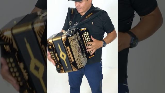 Solo De Soltero y Con Dinero смотреть онлайн