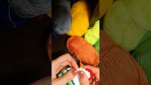 Вяжем крючком красивый клювик пасхальной курочке