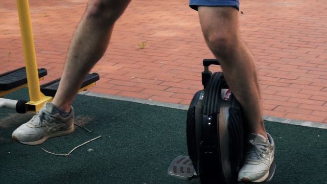 Как встать и поехать на моноколесе смотреть онлайн