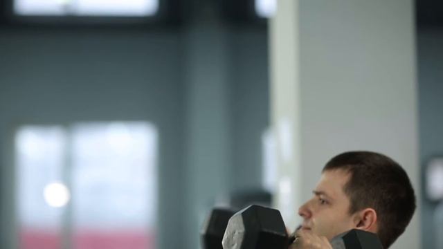 bodymaster : Жим гантелей нейтральным хватом в положении стоя смотреть онлайн