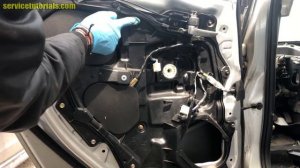 Как снять Привод замка задней двери на Mazda 3 BK 2003-2009 годов за 15 простых шагов.