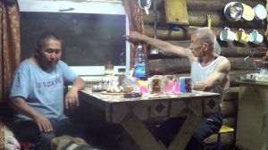 МЕДВЕДЬ пришел к ОХОТНИКАМ в ИЗБУ.