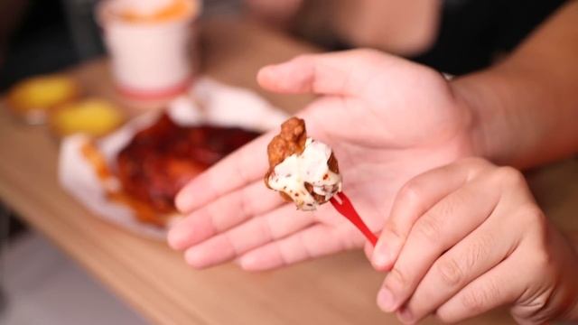 КОРЕЙСКАЯ ЕДА В KFC?! Куриная Кожа, Желудки, Токпокки! Мукбанг смотреть онлайн