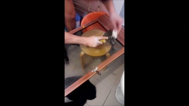 Как удалить следы от скотча и самоклейки в большых объемах смотреть онлайн