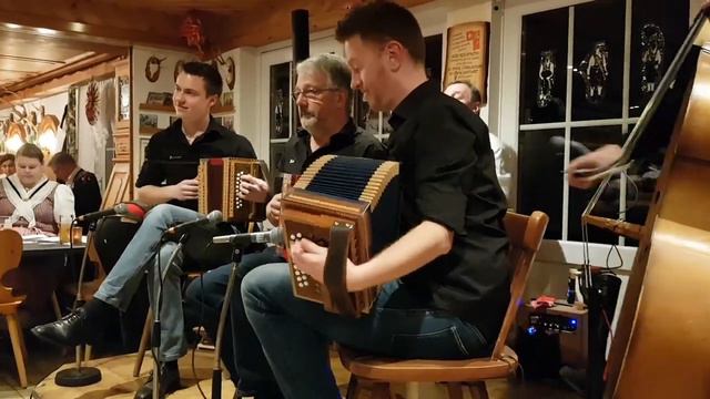 Echo vom Kontrabass-Shop - unbek.Stückli an der CD-Vorstellung смотреть онлайн