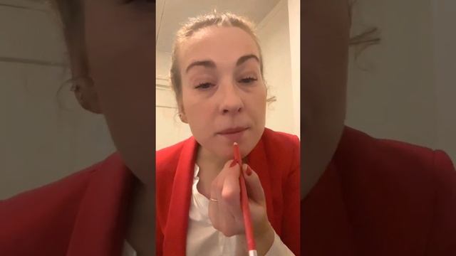Макияж в рабочем туалете. смотреть онлайн