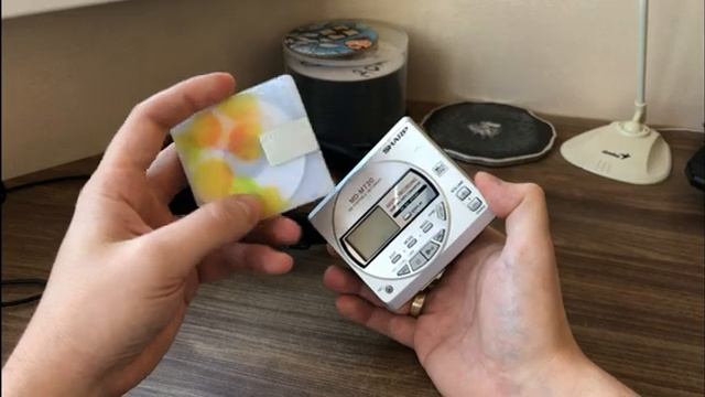 Плеер Sharp MD MT20 Portable Minidisc Recorder смотреть онлайн