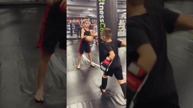 muaythai. trening. #muaythai #муайтай #fitness #gym #sport #тайскийбокс #trening #спорт #фитнес смотреть онлайн