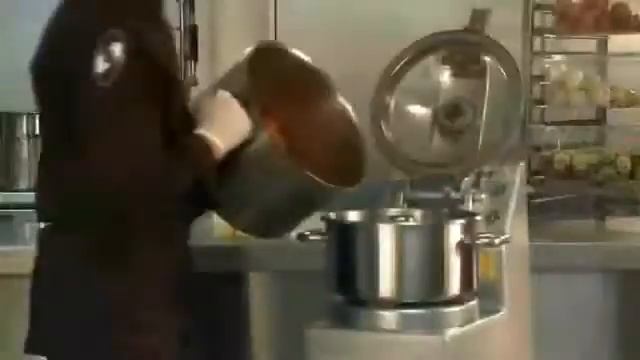 Измельчение продуктов с помощью Robot Coupe R8 смотреть онлайн