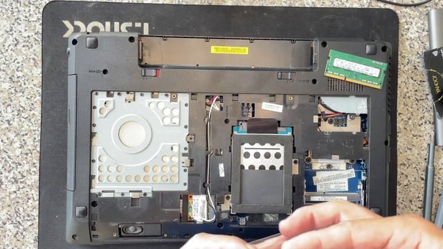 如何讓舊電腦速度起死回生?聯想筆電拆解,升級記憶體,更換SSD之後,文書或網頁影音撥放速度立馬提升4倍以上的速度! смотреть онлайн