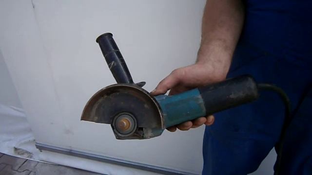 Makita 9557HN смотреть онлайн