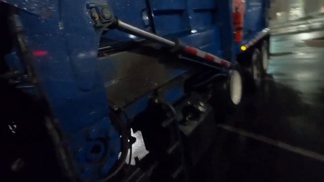 How to operate a Front load garbage truck смотреть онлайн