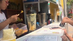 Хайнань Торговые центры Зима и Лето, Жареное мороженое и кафе « У Лины»