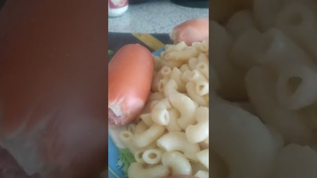 Сардельки с макаронами. смотреть онлайн
