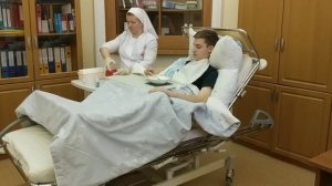 Кормление тяжелобольного пациента в постели