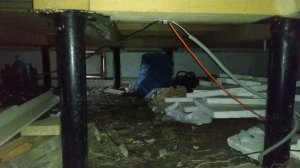 Утепление цоколя дома на свайном фундаменте. Утепление насосной станции.