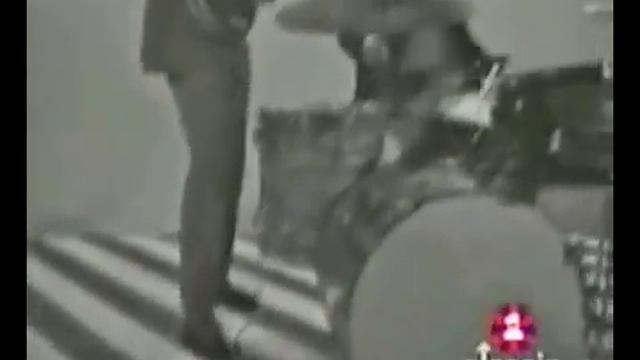 The Byrds - Mr. Tambourine man (good audio) смотреть онлайн