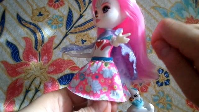 Обзор на куклу Энчантималс Saffi Swan и её зверюшку лебедя*Enchatimals смотреть онлайн