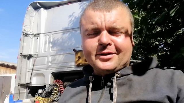 Замена гофры глушителя и замена задних амартезаторов на ДАФ своими руками. Дальнобой по Украине. смотреть онлайн