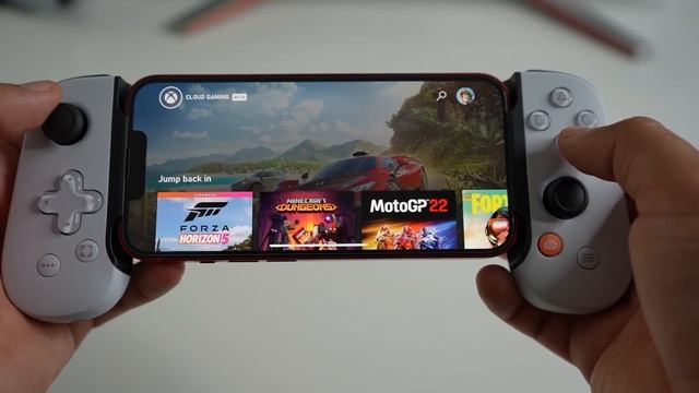 Backbone One PlayStation 5 Edition Controller Review | PS5 Games on your iPhone смотреть онлайн