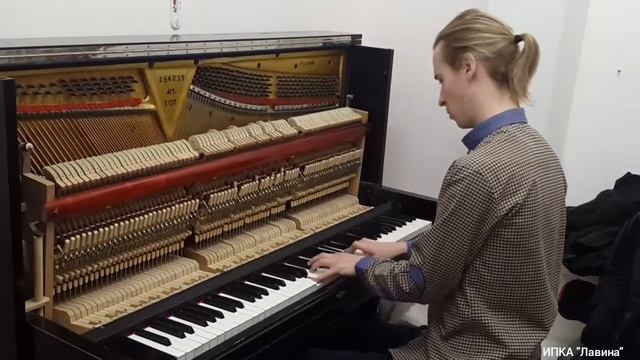 Валерий Садов играет на "обнаженном" фортепиано смотреть онлайн