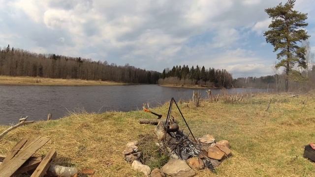 ?4K Campfire by the River Relaxing Fireplace & Nature Sounds - Robin Birdsong V.mp4 смотреть онлайн