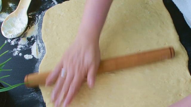 Воздушные булочки-синнабоны с шоколадной начинкой и заварным кремом. Легко и просто! смотреть онлайн