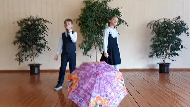 1Лукашевич Ваня и Лукашевич Маша "Двое под зонтиком" ГУО СШ №2 г.Лунинец руководительТатьяна Шульжи смотреть онлайн