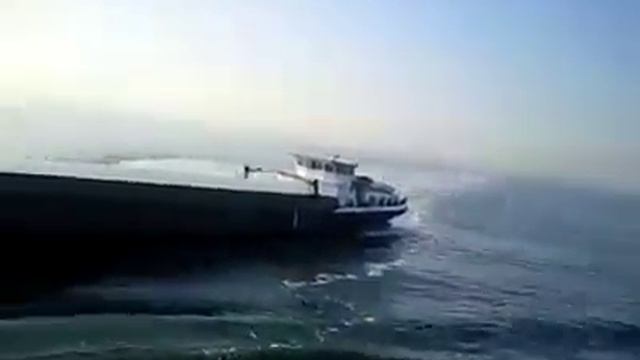 Столкновение в море... смотреть онлайн
