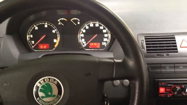 Skoda Fabia приборная панель смотреть онлайн